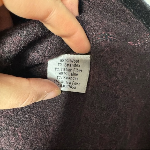 Icelandic Design red floral design wool button front sweater jacket - Picture 6 of 9